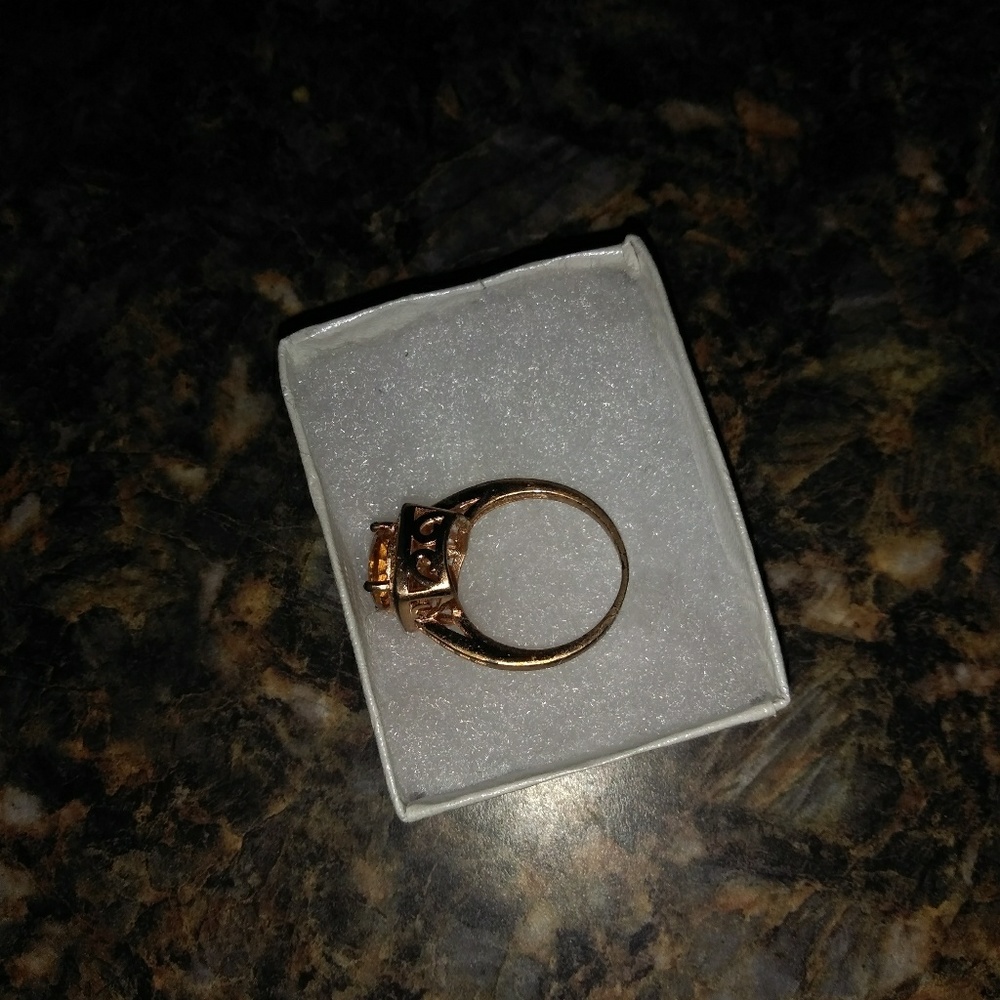 Beautiful ring - Picture 3 of 4